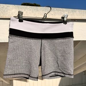 Lululemon Wunder train shorts Size 4